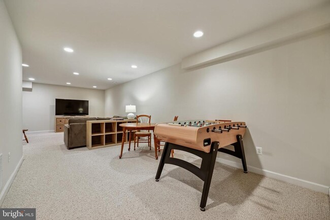 Building Photo - 8807 Ridge Rd