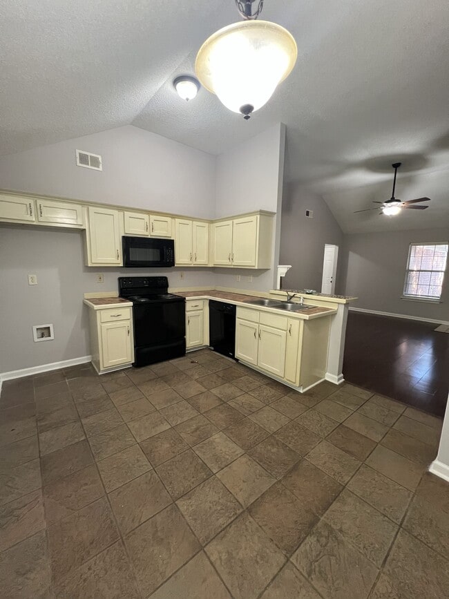 Building Photo - 9274 Charly Hill Ln