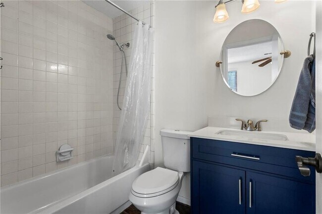 Building Photo - 1028 Riverbend Club Dr SE