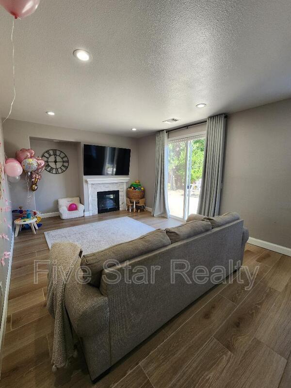 Building Photo - 2489 De Beers Ct