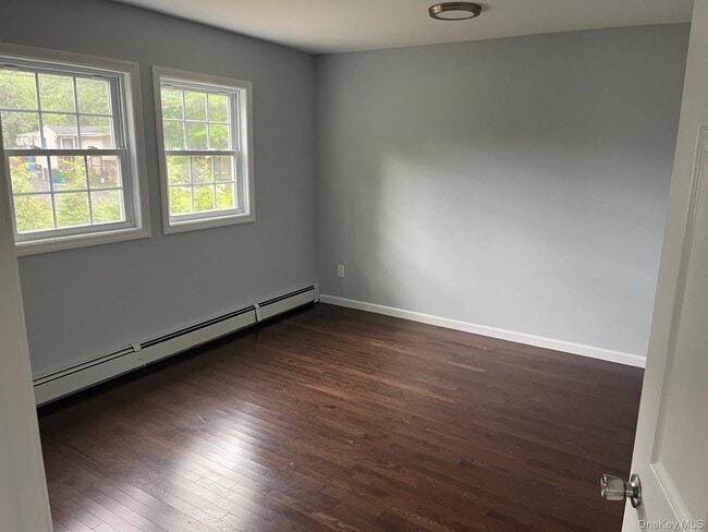 Building Photo - 25 Collyer Ave