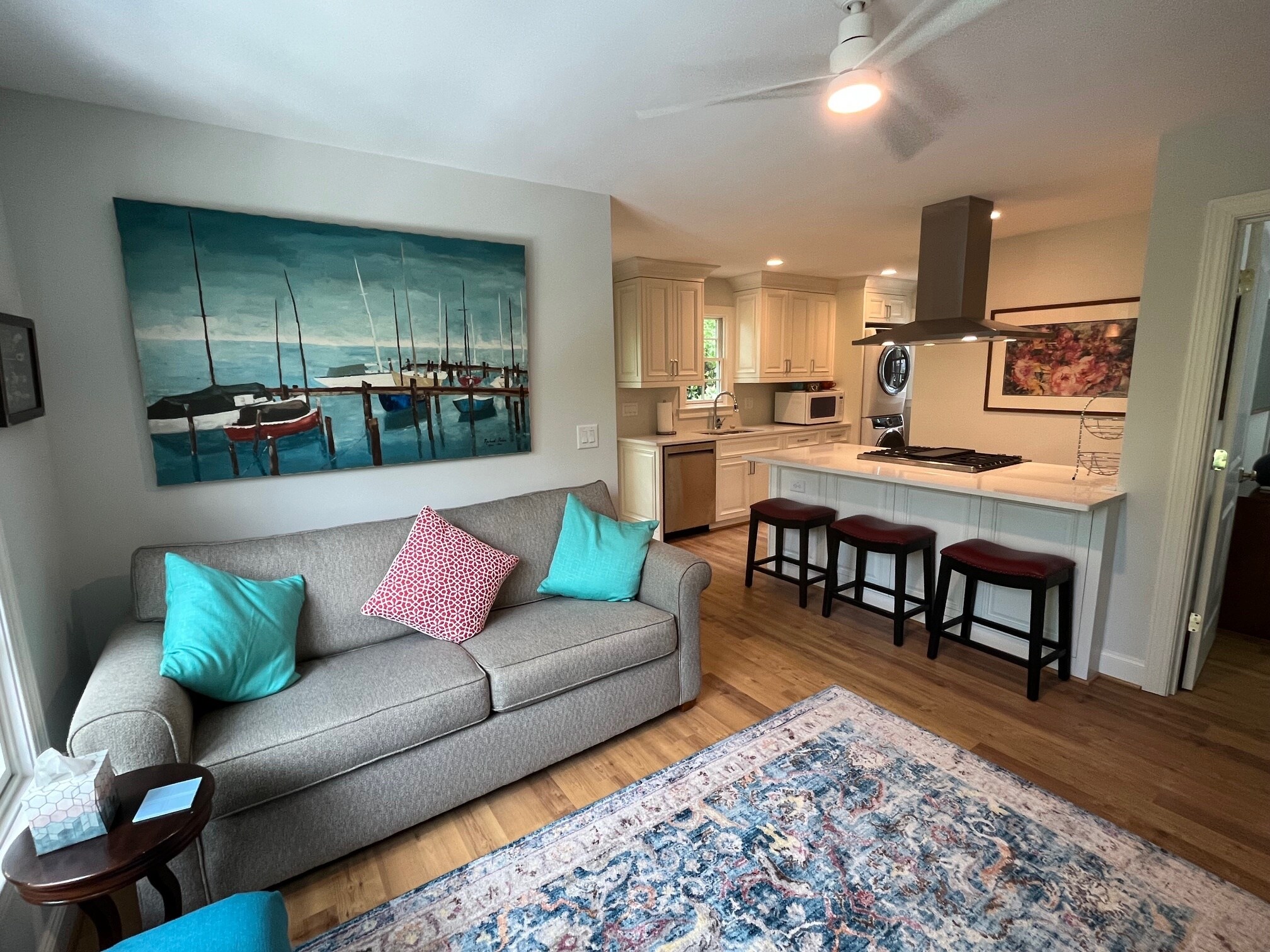 Spacious living and kitchen areas - 332 Lamont Dr