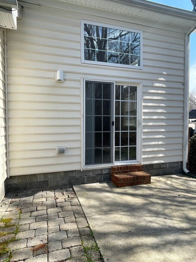 Building Photo - 1201 Rustads Cir