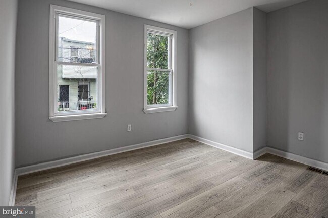Building Photo - 1684 Darley Ave
