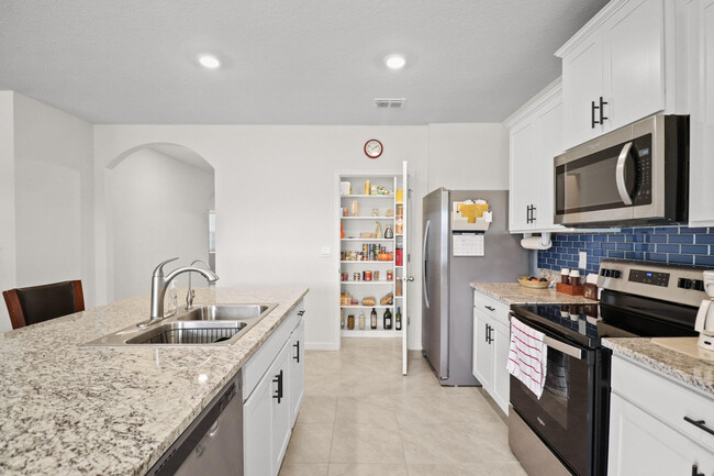 Building Photo - 922 Remington Green Dr SE