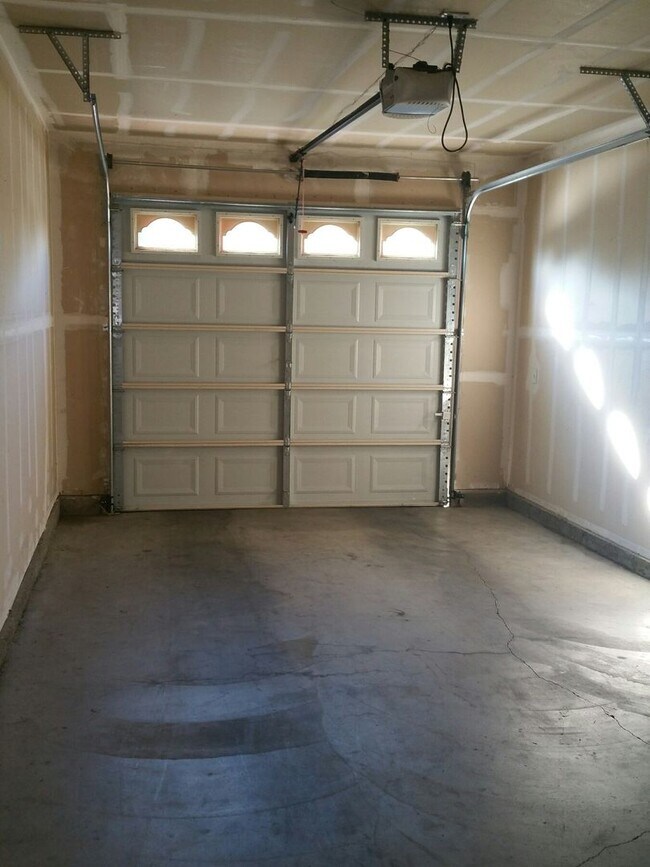 Building Photo - 1818 Moore Blvd