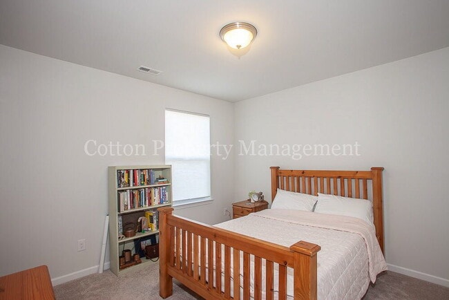 Building Photo - 142 Presley Ln