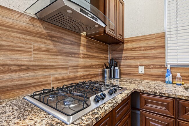 Building Photo - 2310 Shannon Ct