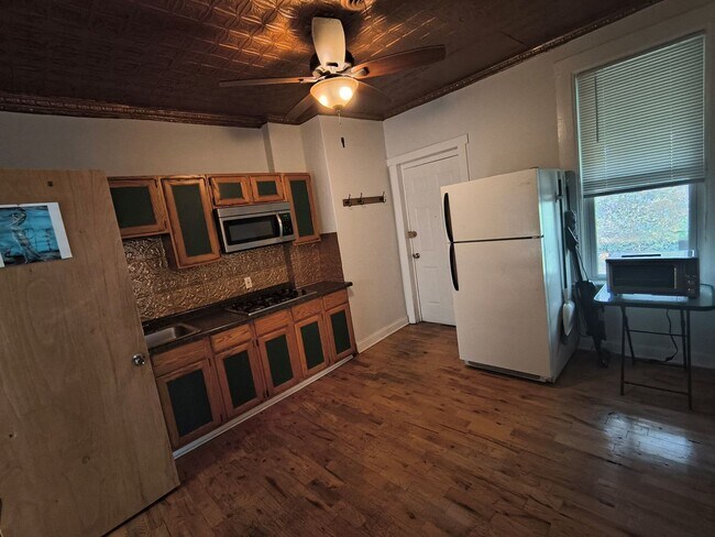 Building Photo - 1532 W 19th St