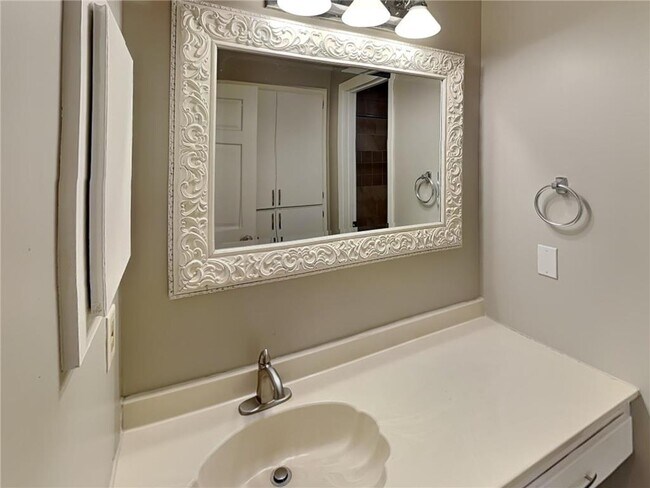 Building Photo - 11893 Dunhill Rd