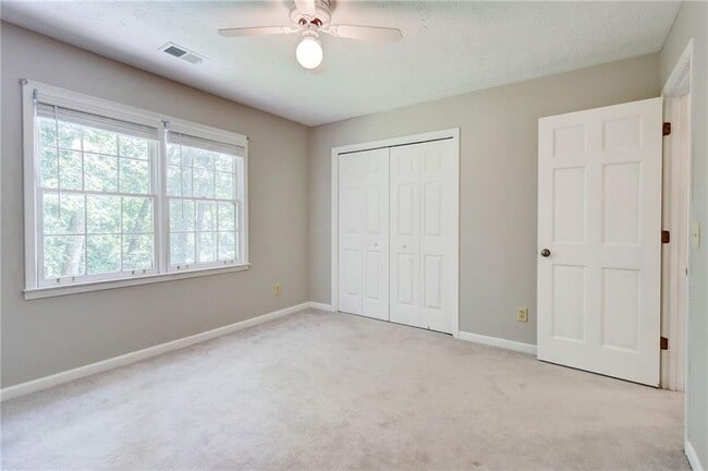 Building Photo - 1049 Seven Springs Cir NE