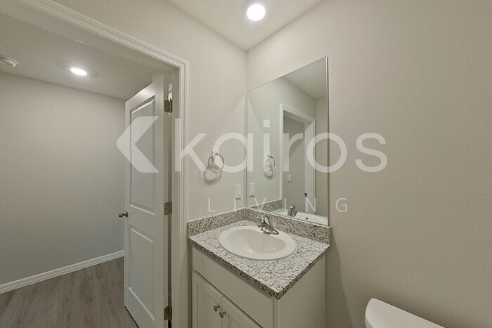 Building Photo - 8710 SW 44th Ct