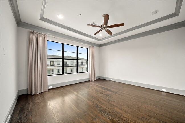 Building Photo - 2905 Bering Dr