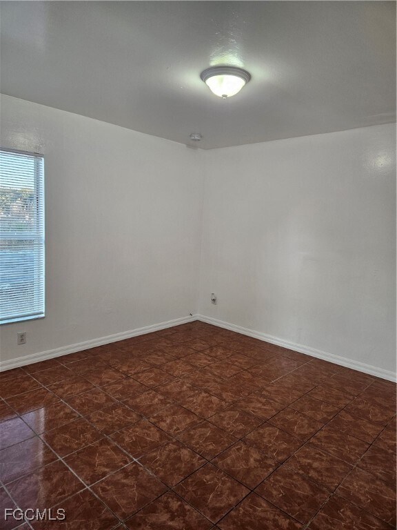 Building Photo - 2511 Sunniland Blvd