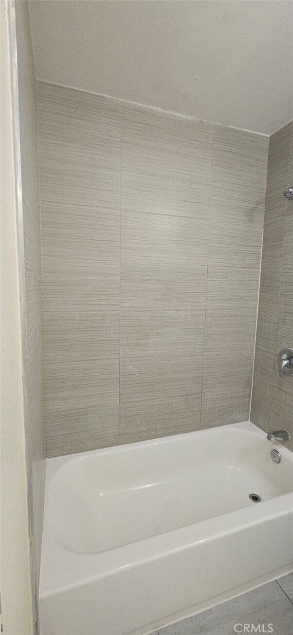 Building Photo - 1631 E 85th St