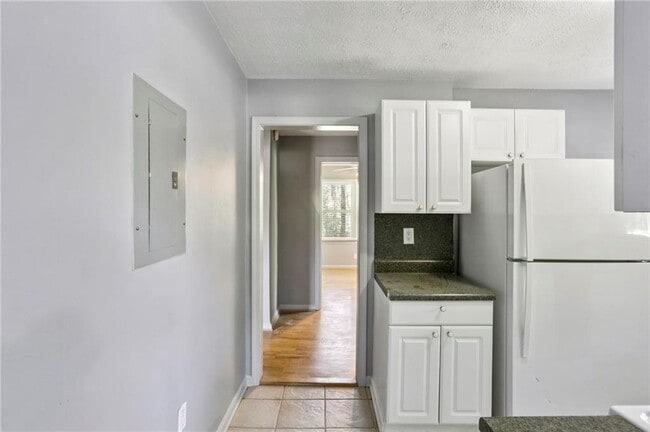 Building Photo - 2266 N Shallowford Rd