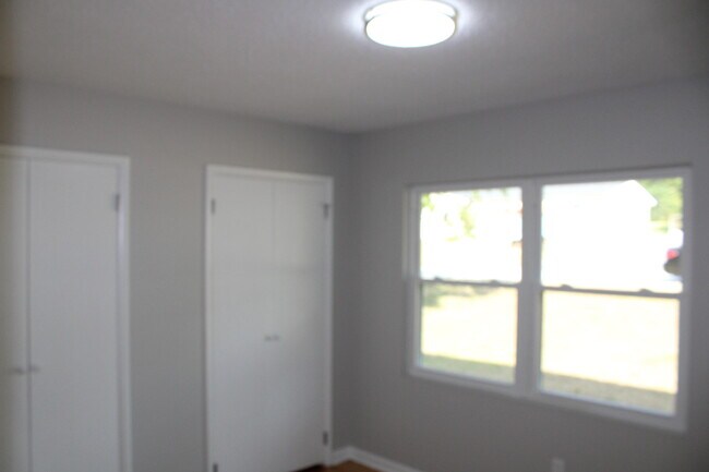 Building Photo - 3332 Hillis Rd