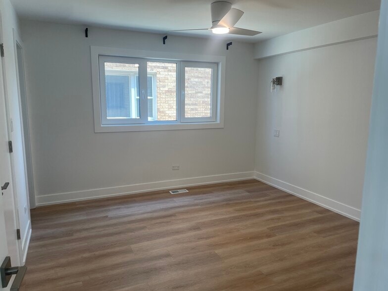 Building Photo - 7854 W Cahill Ter