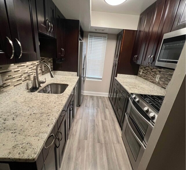 Kitchen - 25210 Tralee Ct