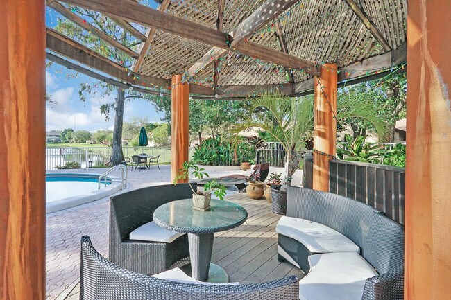 Building Photo - 3090 S Oakland Forest Dr