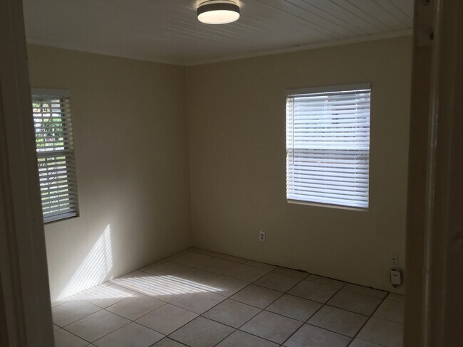 Building Photo - North Hyde Park - UT Area