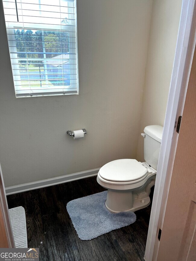 Building Photo - 307 Cedar Breeze Dr