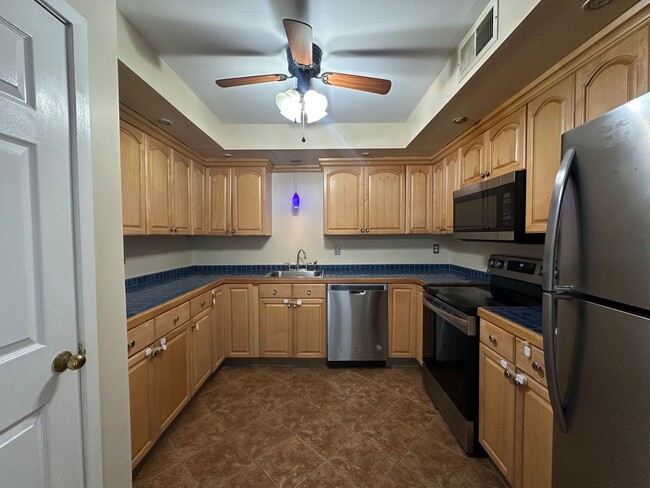 Building Photo - 2 bedrooms 2.5 bath