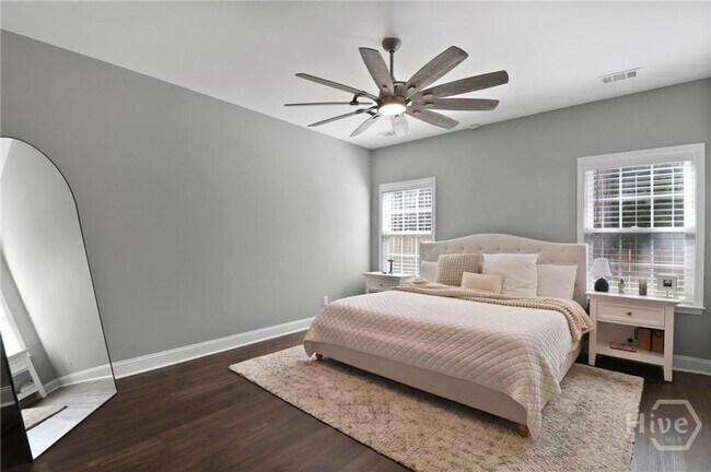 Building Photo - Perfect blend of luxury and comfort