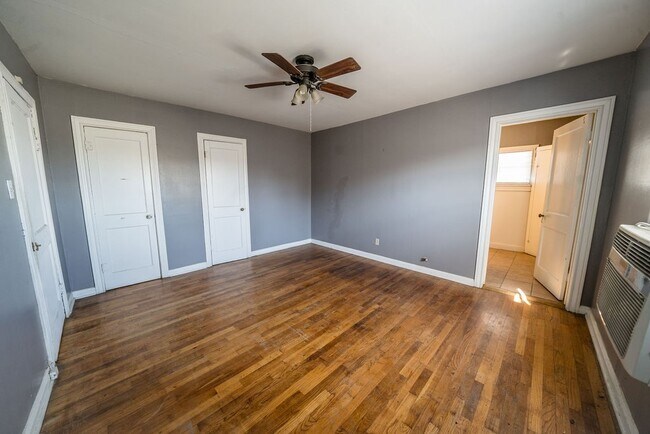 Building Photo - 2218 1/2 Chapman St