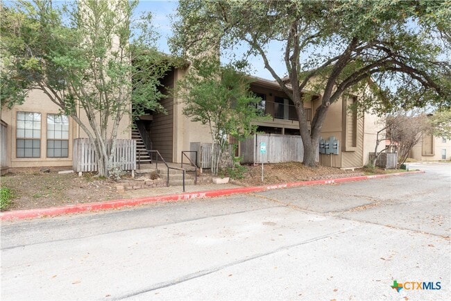 Building Photo - 1202 Thorpe Ln