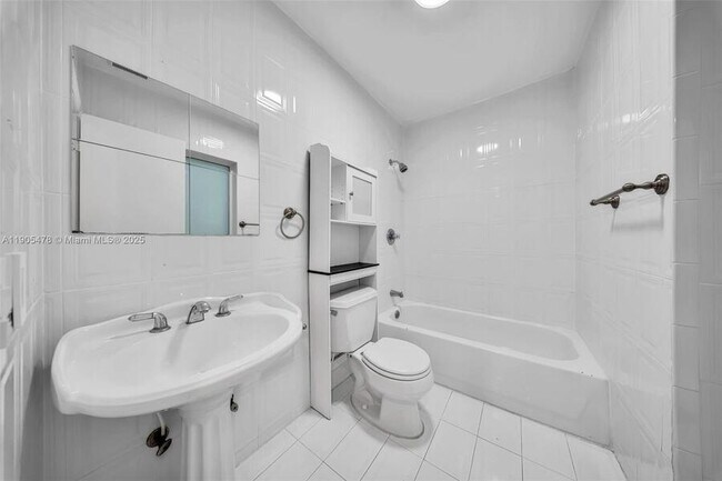 Building Photo - 4000 Alhambra Cir