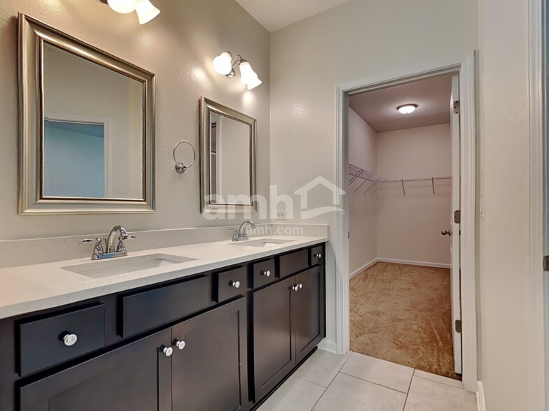 Building Photo - 244 Deerfield Forest Dr
