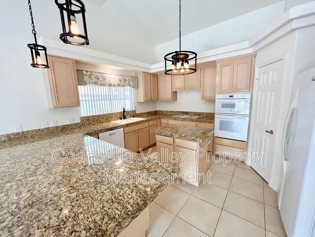 Building Photo - 78855 Aurora Way