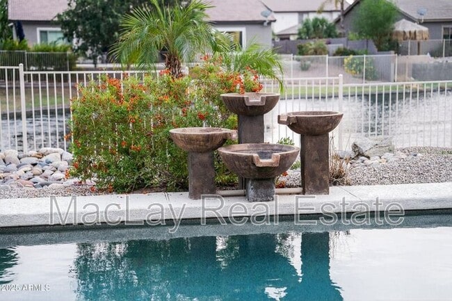 Building Photo - 527 E Tonto Dr