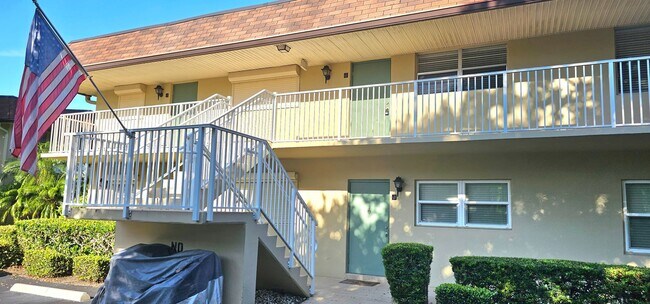 Building Photo - Riverfront Community with Resort Ammenities. 2/2 second Floor.