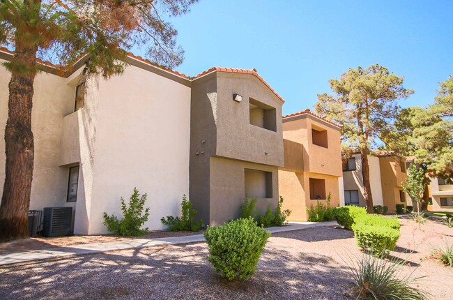 Building Photo - Beautiful Desert Shores Community. 2 bedro...