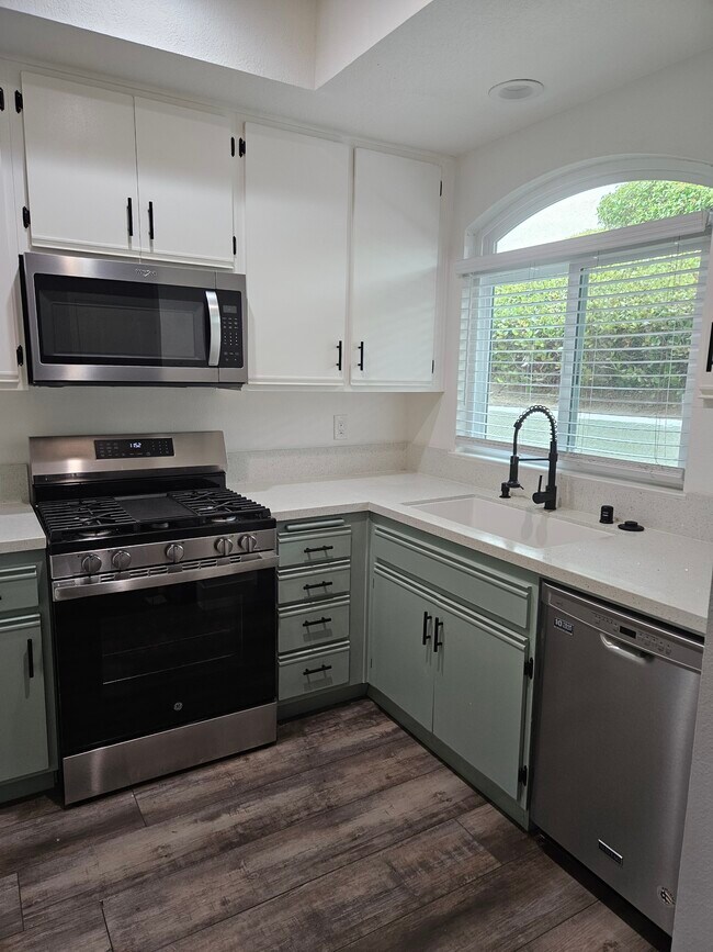 Building Photo - 30902 Club House Dr