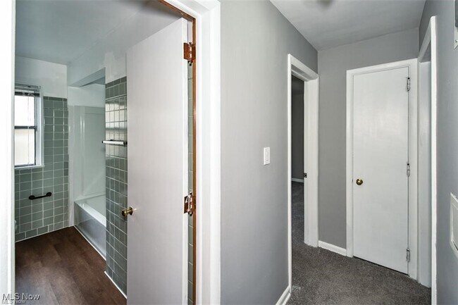 Building Photo - 2344 Westmoor Rd