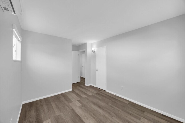 Building Photo - 1603 Vuelta Grande Ave
