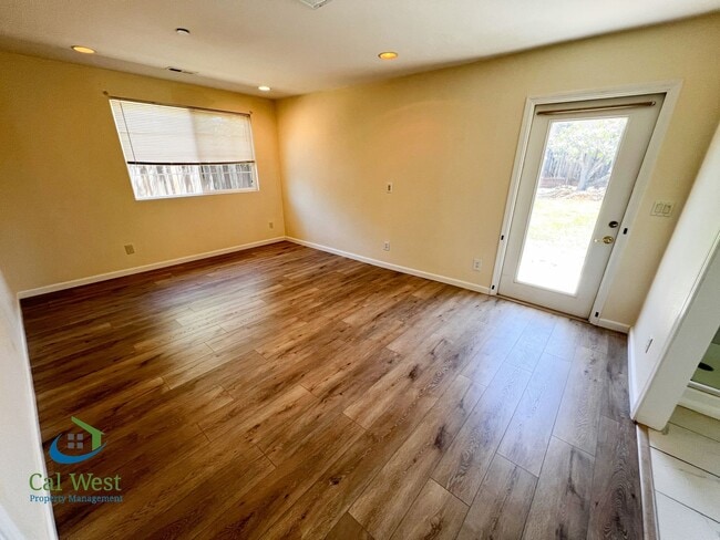 Building Photo - $5800 - Spacious 5 Beds 4 baths with large...
