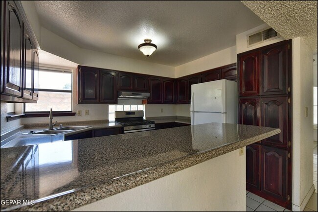 Building Photo - 695 Bluff Canyon Cir