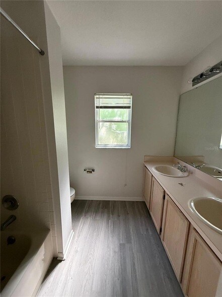 Building Photo - 2833 Falling Tree Cir