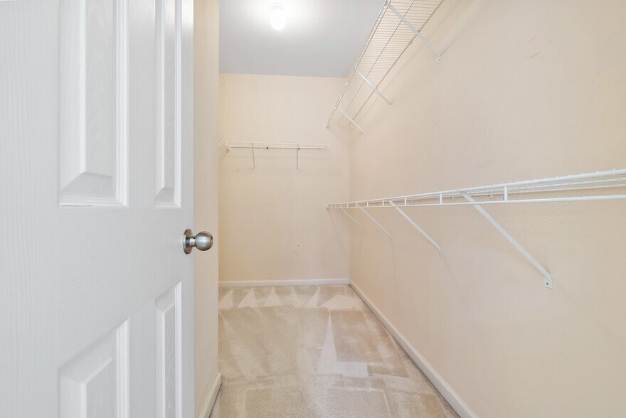 Building Photo - 847 Edgeley Ln