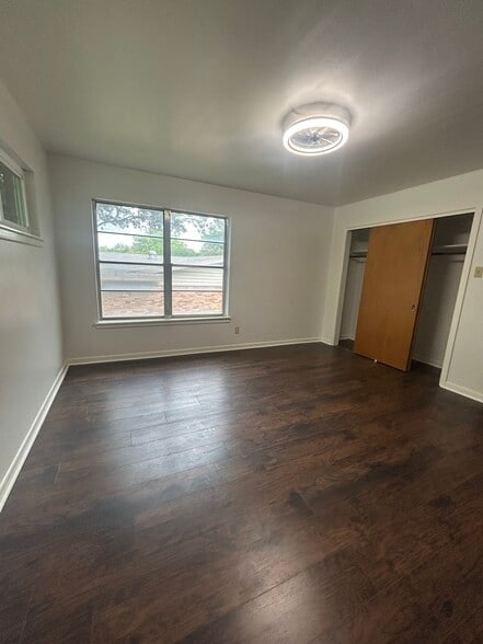Building Photo - 110 Northaven Dr