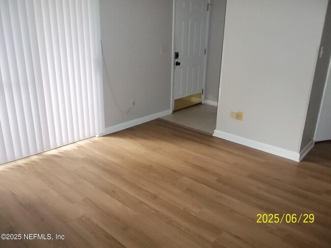 Building Photo - 2300 Twelve Oaks Dr