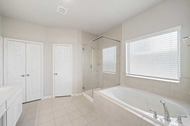 Building Photo - 6010 Kolle Dr