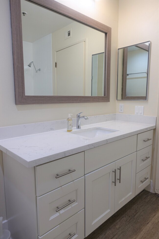 Building Photo - 222 S Central Ave