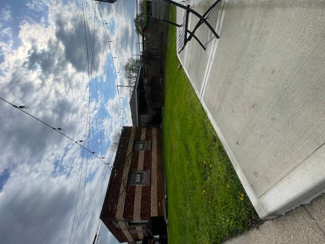 Building Photo - 4919 W Wabansia Ave