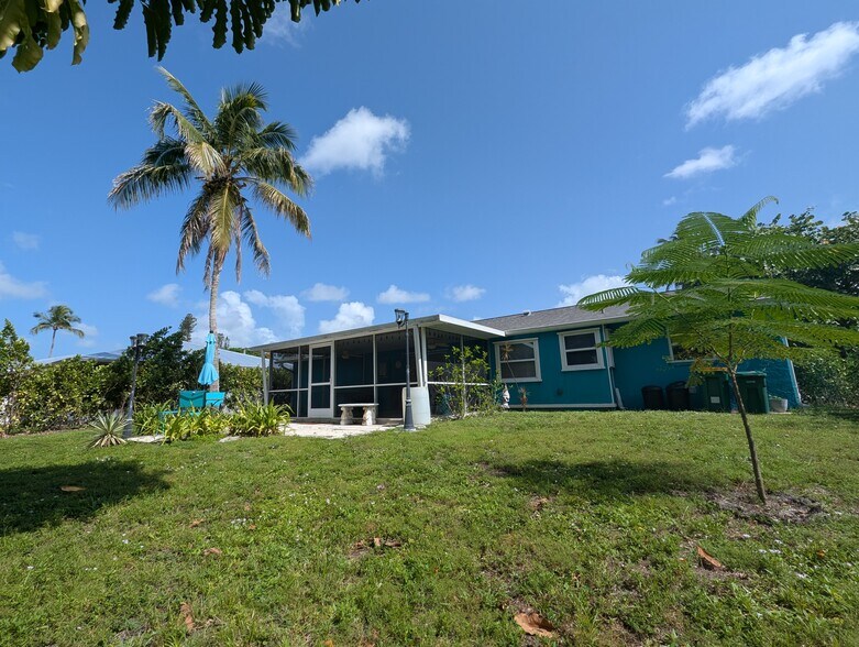 Building Photo - 4418 Parrot Ave