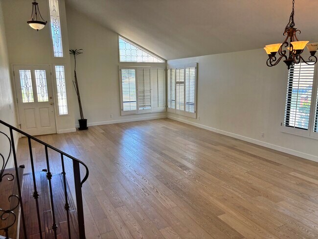 Building Photo - 3069 Charlotte St